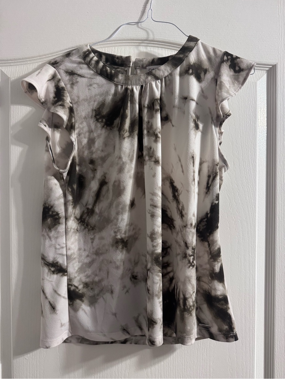 Calvin Klein Black & White Tie-Dye Flutter Sleeve Blouse